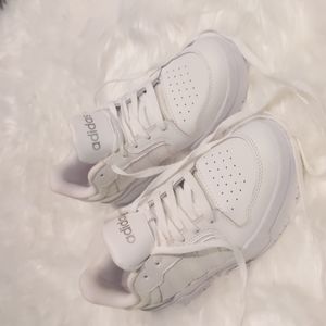 White Adidas women's sneakers 7 and half
